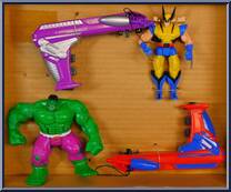 Raging Hulk vs Slashing Wolverine from Marvel - Heavy Hitters manufactured by Toy Biz [Loose]