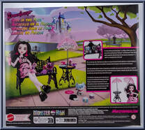 Bite in the Park (Draculaura) from Monster High - Playsets manufactured by Mattel [Back]