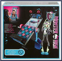Mirror Bed (Frankie Stein) from Monster High - Playsets manufactured by Mattel [Front]