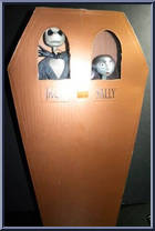 Jack & Sally (Gold Coffin) from Nightmare Before Christmas - 16" Coffins manufactured by Jun Planning [Front]