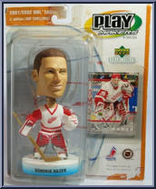 Dominik Hasek from Play Makers - NHL - 2001 / 2002 manufactured by Upper Deck [Front]