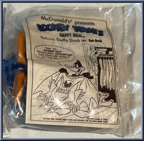 Daffy Duck as Bat-Duck from Super Looney Tunes - Basic Series manufactured by McDonald's [Front]