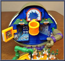 Turtle-Top - Donatello's Basketball Playset (with Cards) from Teenage Mutant Ninja Turtles - Mini Mutants manufactured by Playmates [Loose]