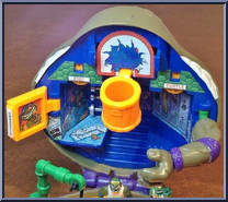 Turtle-Top - Donatello's Basketball Playset (with Cards) from Teenage Mutant Ninja Turtles - Mini Mutants manufactured by Playmates [Loose]