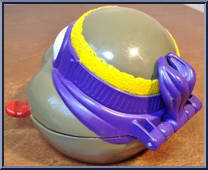 Turtle-Top - Donatello's Basketball Playset (with Cards) from Teenage Mutant Ninja Turtles - Mini Mutants manufactured by Playmates [Loose]